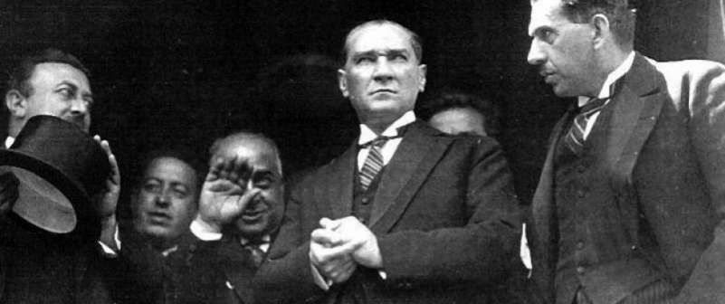 Modaya Yön Veren Bir Lider: Atatürk - AltınyıldızClassicsCase