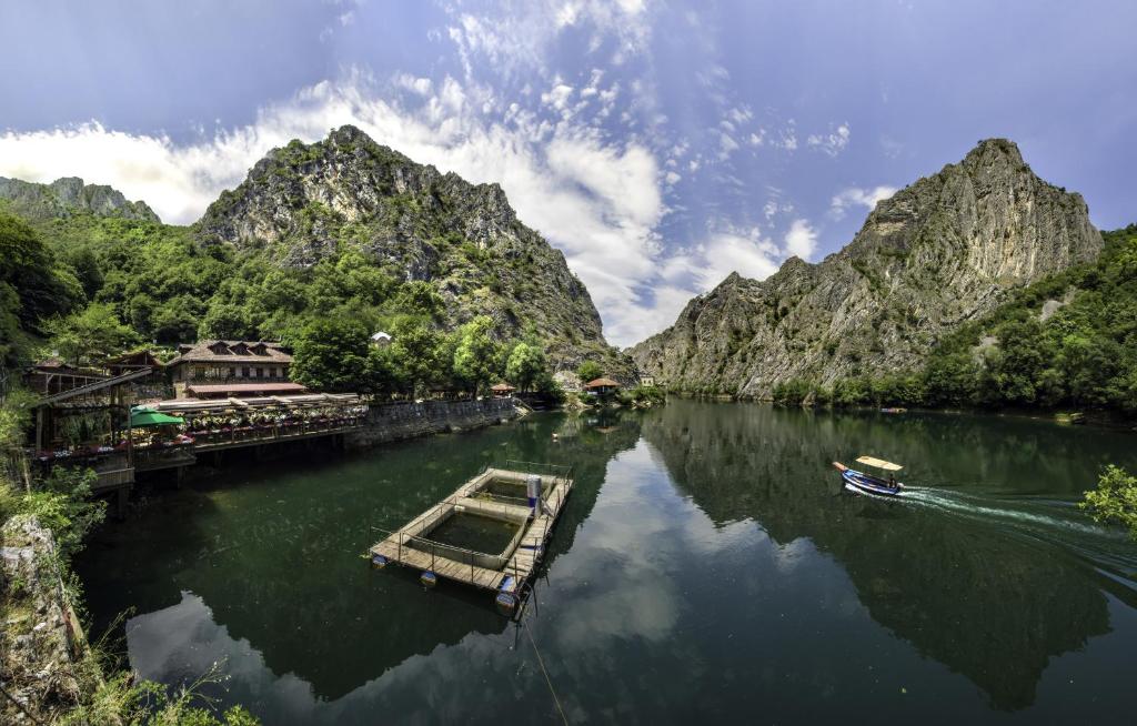 Matka Kanyonu: Kuzey Makedonya'nın Doğal Cenneti