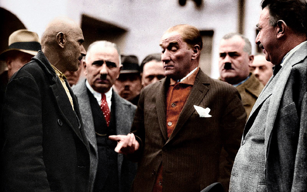 Atatürk'ün Giyimi: İkonik Şıklık - AltınyıldızClassicsCase